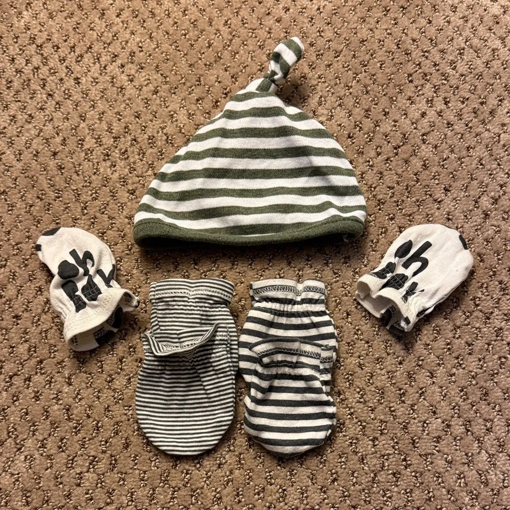 ⚠️Striped Green Baby Hat and 3 Mittens Set for Newborn Baby⚠️